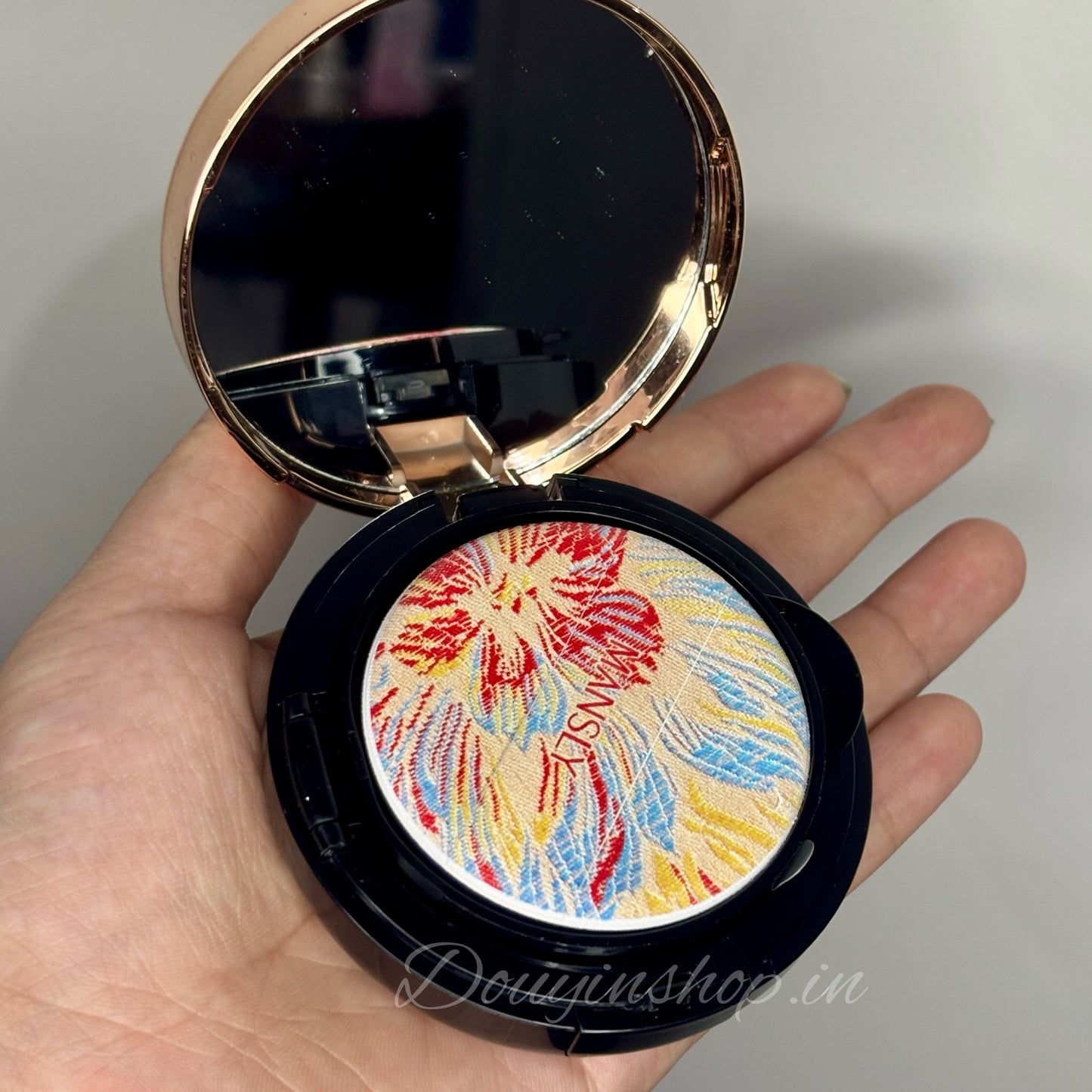 Mansly Gift Box (Includes Cushion Foundation, Two Lipsticks and Eyeliner)